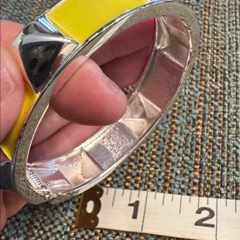3006‎ Yellow bracelet See pics for conditions